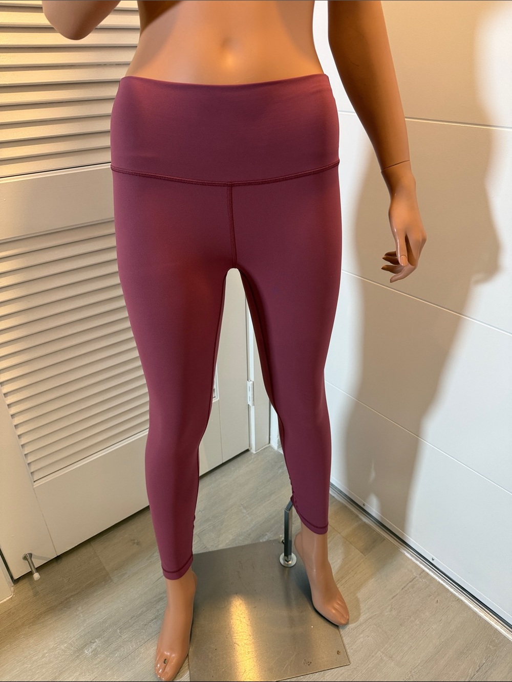 LuLulemon size 6 High-Waist Mauve Active Leggings